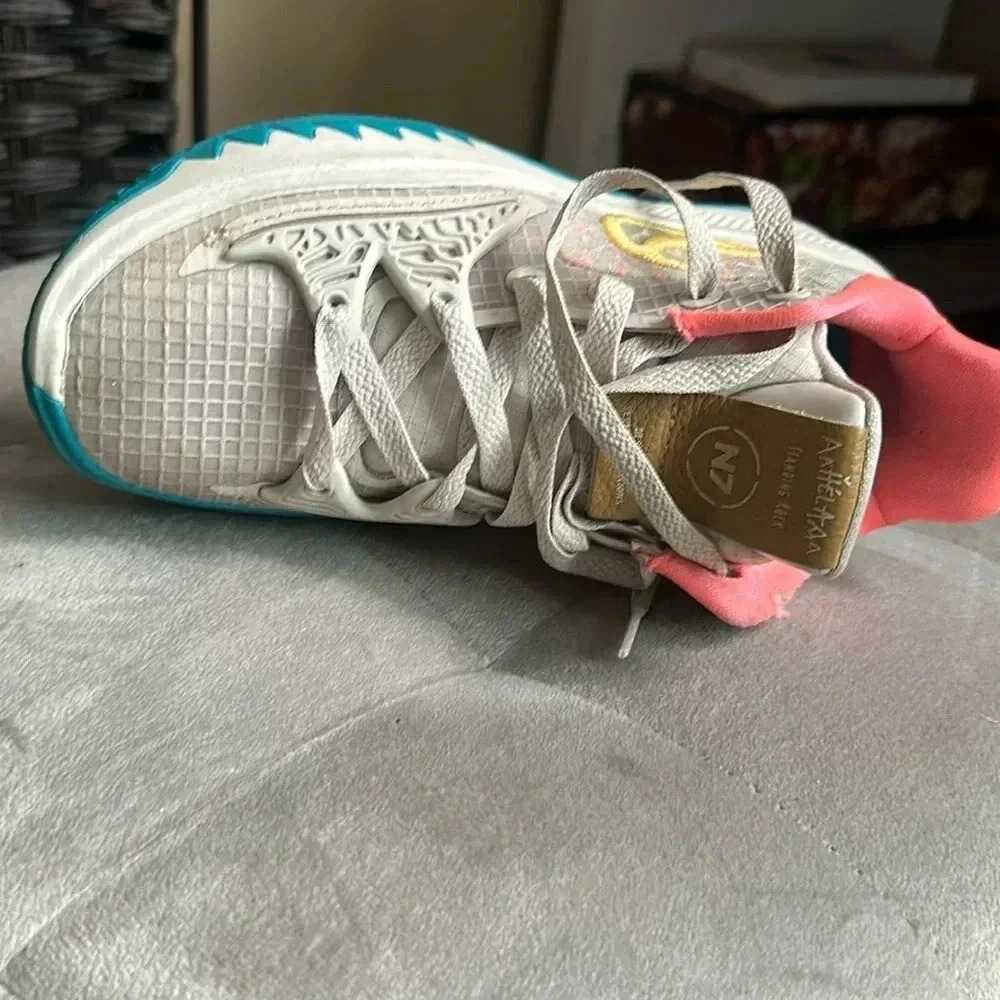 Kyrie N7 size 4 kids